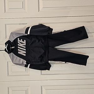 Nike track suit size 3t grey